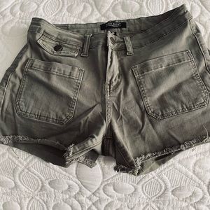 Cute olive Judy Blue shorts